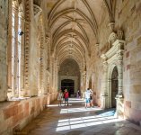 Siguenza catedral  Claustro personas 2023-1.jpg