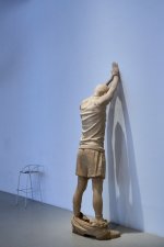 Cara a la pared.jpg
