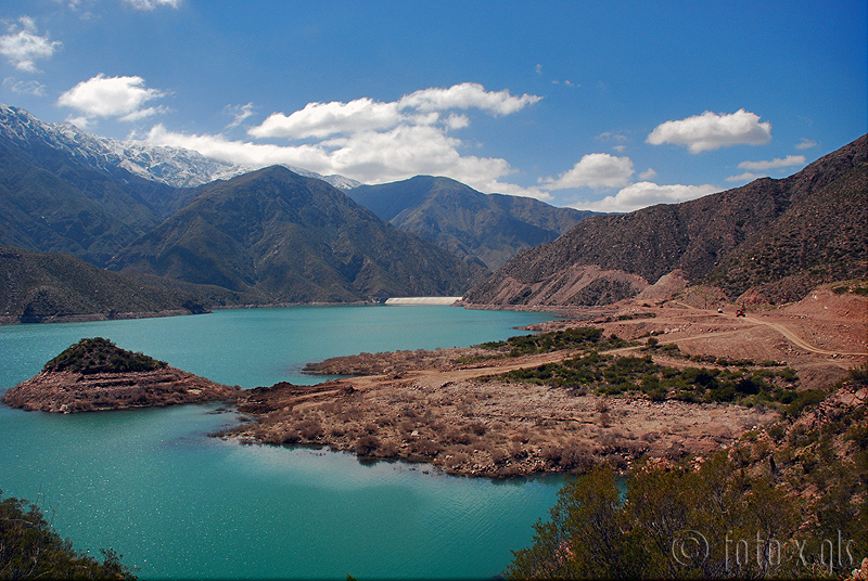 Lago entre gigantes